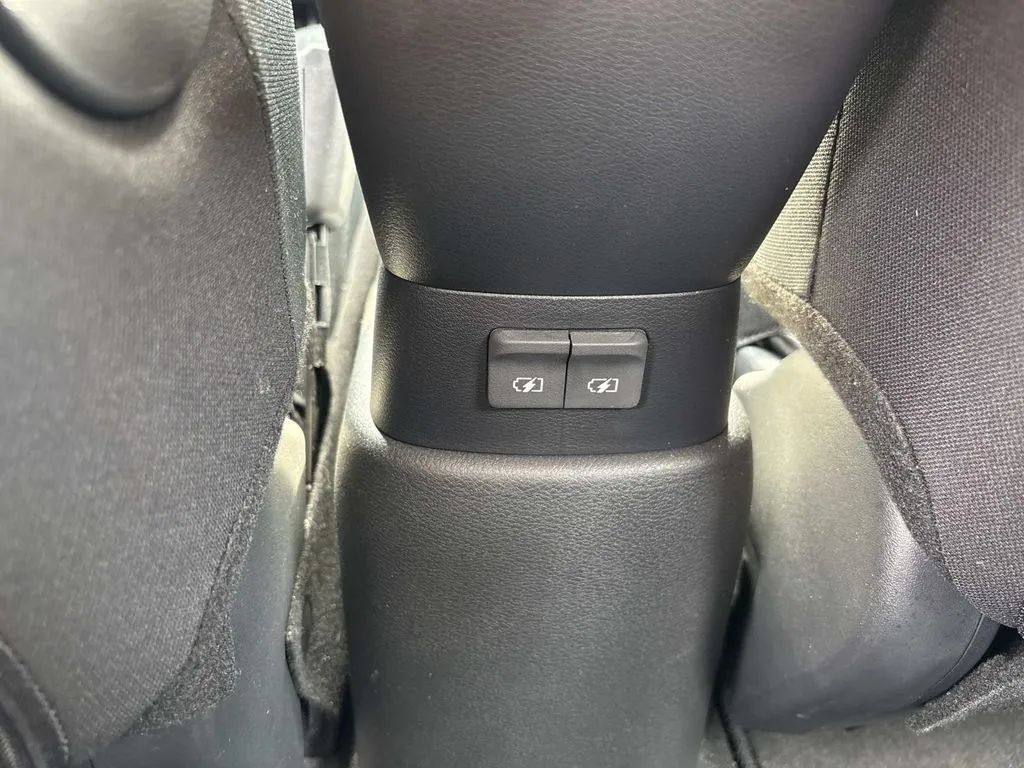 Used 2025 Nissan Kicks Play S FWD image 18