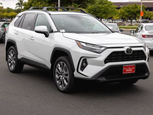 Used 2023 Toyota RAV4 XLE Premium FWD image 3
