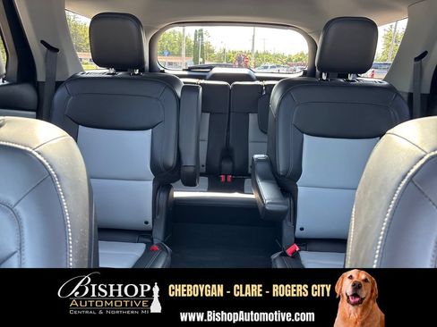 Used 2022 Ford Explorer XLT w/ Equipment Group 202A AWD/4WD image 25