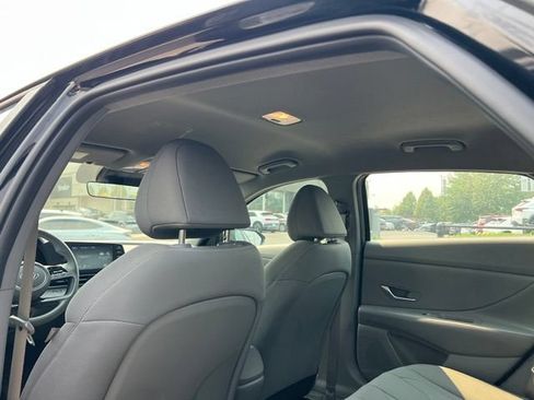 Used 2023 Hyundai Elantra SEL FWD image 8