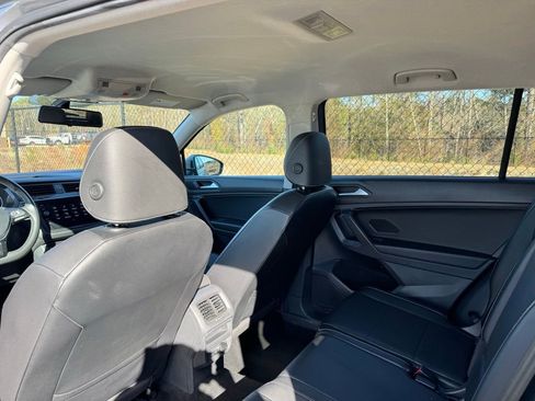 Used 2021 Volkswagen Tiguan SE image 21
