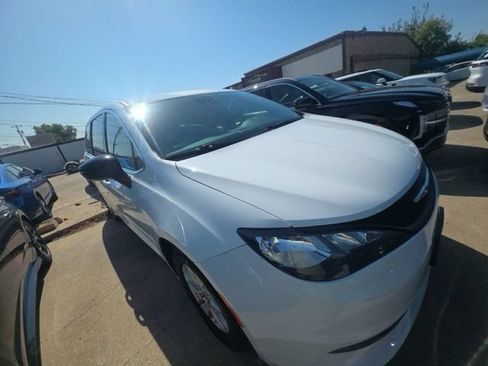 Used 2024 Chrysler Voyager LX FWD image 2