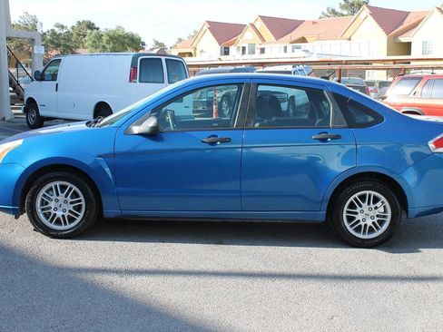 Used 2010 Ford Focus SE FWD image 5