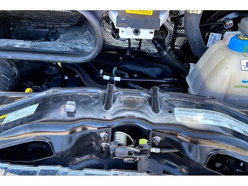 Used 2025 RAM ProMaster 2500 w/ U-Haul Equipment Group FWD image 30