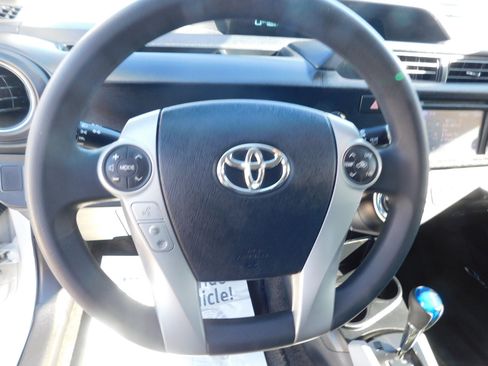 Used 2014 Toyota Prius C One image 9
