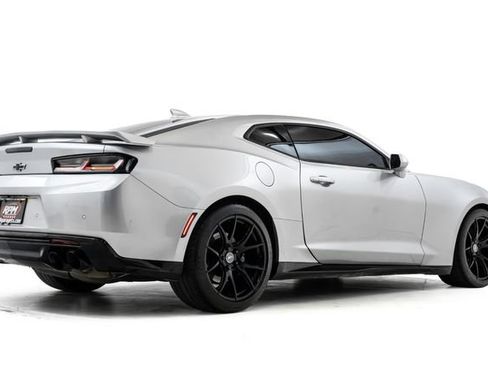 Used 2018 Chevrolet Camaro ZL1 RWD image 4
