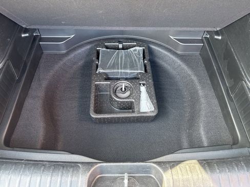 Used 2023 Jeep Cherokee Altitude Lux image 55