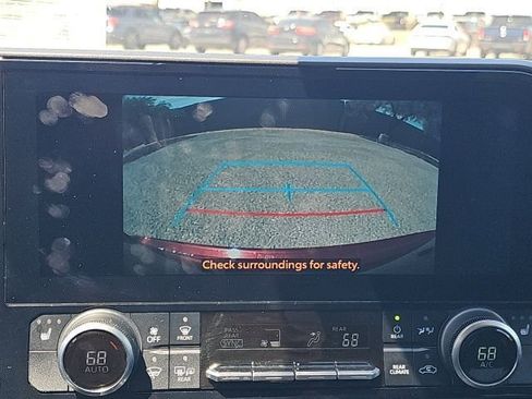 Used 2023 Toyota Highlander XLE image 11