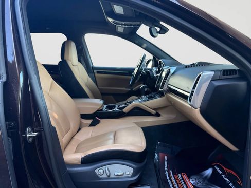 Used 2016 Porsche Cayenne AWD/4WD image 20