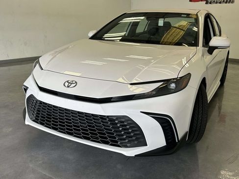 Used 2026 Toyota Camry SE w/ Convenience Package FWD image 7