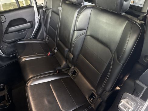 Used 2020 Jeep Gladiator Overland image 11