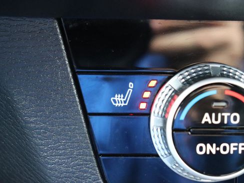 Used 2024 Mitsubishi Outlander AWD image 41