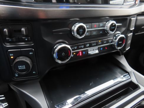 New 2026 Ford F250 Lariat w/ Lariat Premium Package image 16