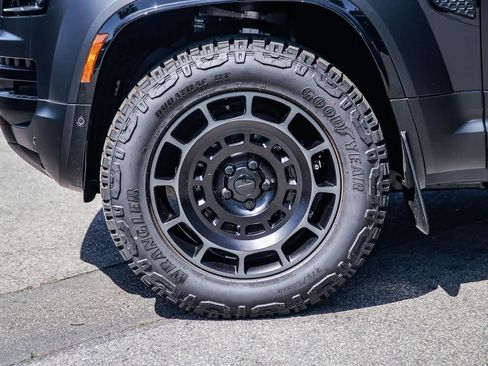 New 2026 Land Rover Defender 110 OCTA AWD/4WD image 9