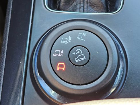 Used 2019 Ford Explorer XLT AWD/4WD image 28