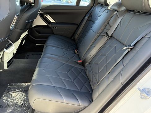 Used 2025 BMW i7 eDrive50 w/ Premium Package image 33