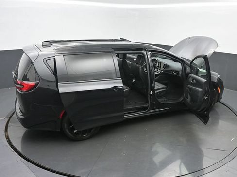 Used 2023 Chrysler Pacifica Limited w/ S Appearance Package FWD image 68
