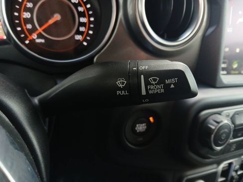 Used 2023 Jeep Gladiator Overland AWD/4WD image 7