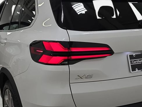 Certified 2024 BMW X5 xDrive40i w/ Parking Assistance Package AWD/4WD image 31