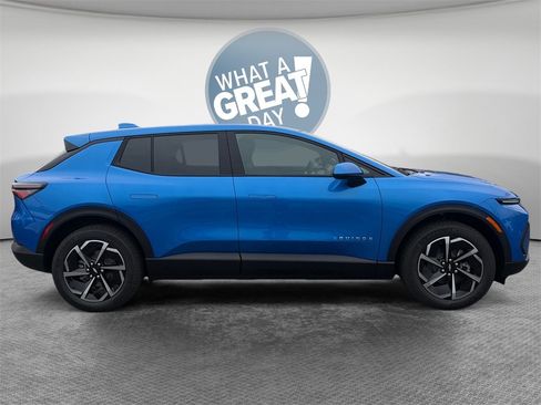 New 2026 Chevrolet Equinox EV LT image 2