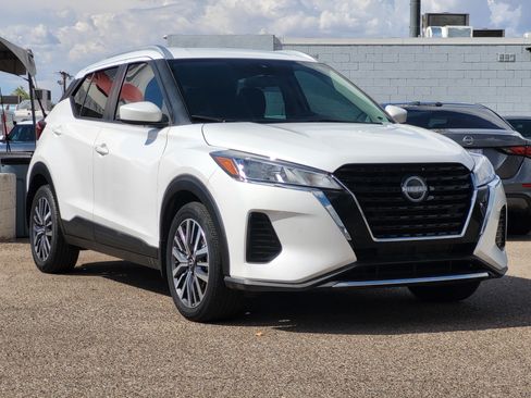 Certified 2023 Nissan Kicks SV FWD image 3