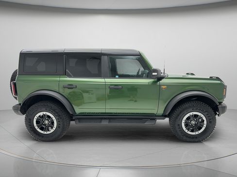 Used 2025 Ford Bronco Badlands AWD/4WD image 3