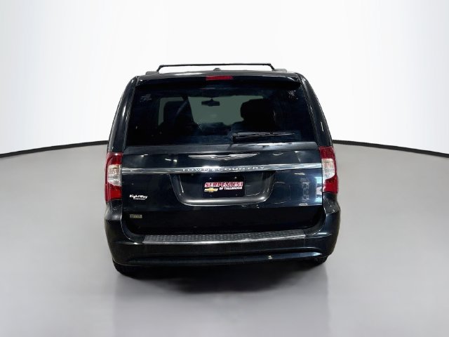 Used 2014 Chrysler Town & Country Touring FWD image 8