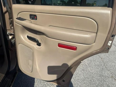 Used 2004 Chevrolet Tahoe LT w/ LT Preferred Equipment Group AWD/4WD image 16