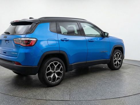 Used 2025 Jeep Compass Limited AWD/4WD image 9