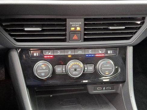 Certified 2021 Volkswagen Jetta SEL Premium image 16