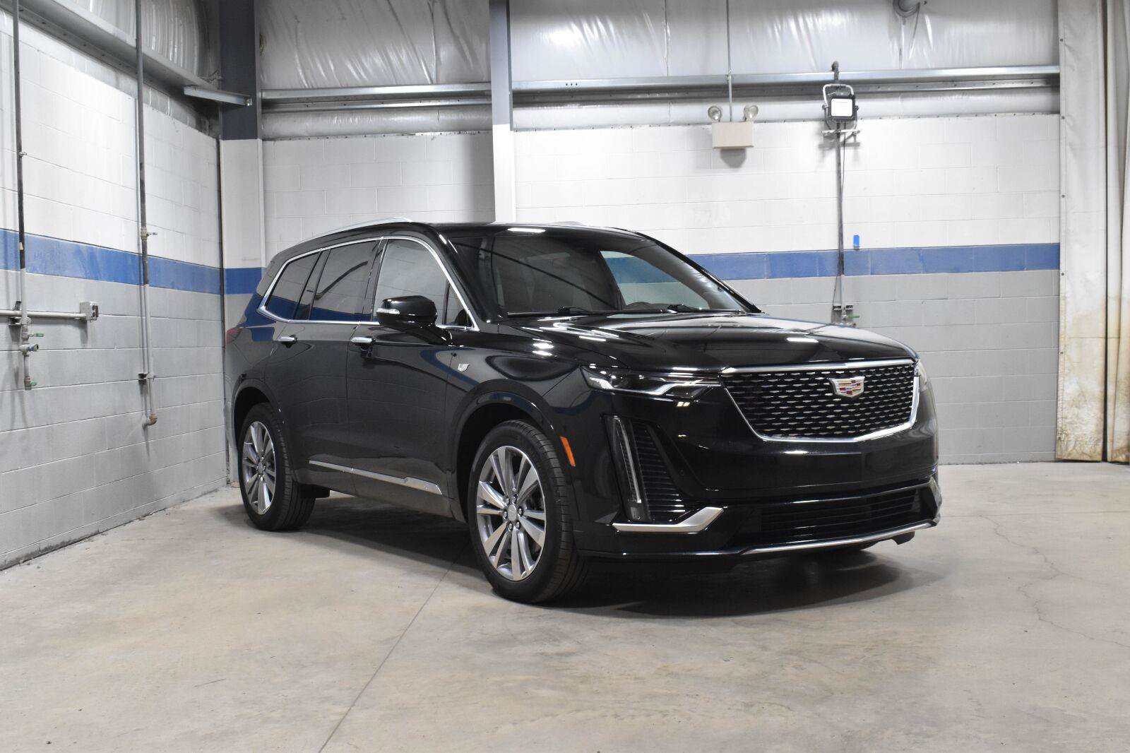 Used 2024 Cadillac XT6 Premium Luxury w/ LPO, Floor Liner Package FWD image 27