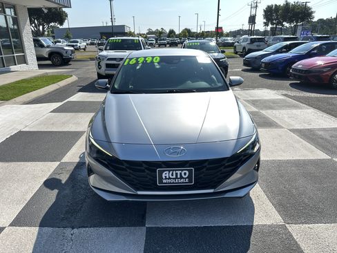 Used 2023 Hyundai Elantra SEL FWD image 2