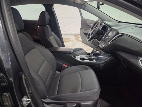 Used 2016 Chevrolet Malibu LT image 8