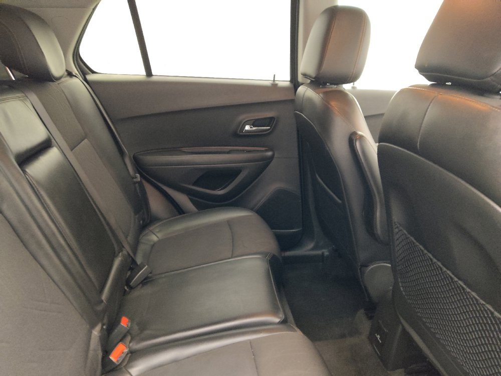 Used 2020 Chevrolet Trax LT w/ LT Convenience Package FWD image 19
