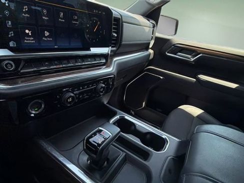 Used 2023 Chevrolet Silverado 1500 LT AWD/4WD image 16