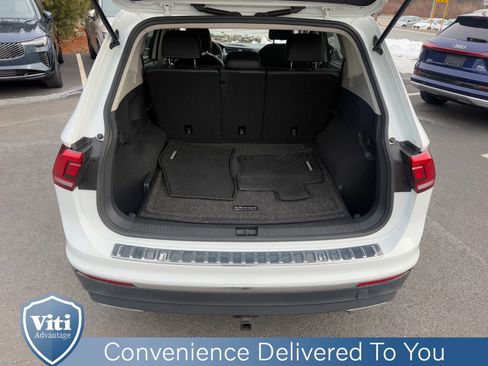 Used 2021 Volkswagen Tiguan SE w/ Panoramic Sunroof Package image 24