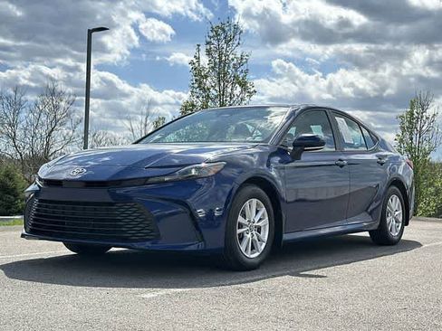Used 2025 Toyota Camry LE image 25
