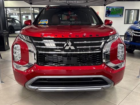 New 2026 Mitsubishi Outlander SEL FWD image 2