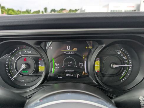 Used 2025 Jeep Wrangler Unlimited Sahara AWD/4WD image 22
