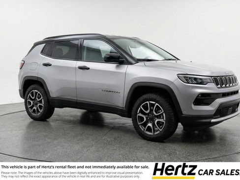 Used 2025 Jeep Compass Trailhawk w/ Trailer Tow Group image 1
