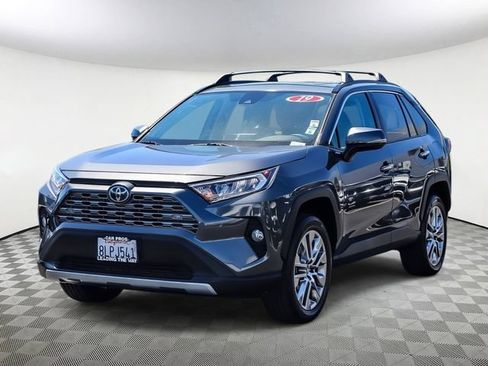 Used 2019 Toyota RAV4 Limited w/ Carpet Mat Package FWD image 5
