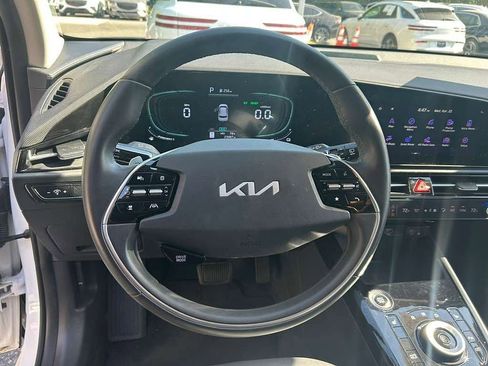 Used 2024 Kia Niro EX FWD image 6