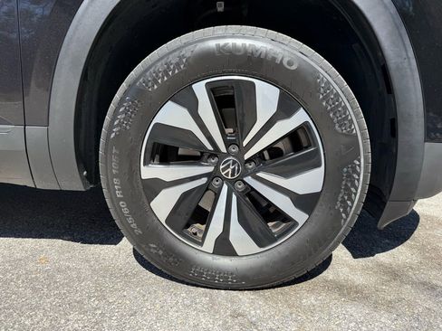 Used 2024 Volkswagen Atlas SE image 11