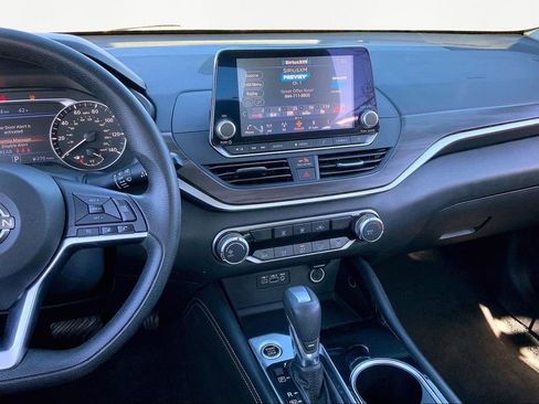 Used 2023 Nissan Altima 2.5 SV image 9