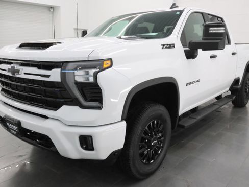 Used 2024 Chevrolet Silverado 2500 LT w/ Z71 Sport Edition image 7