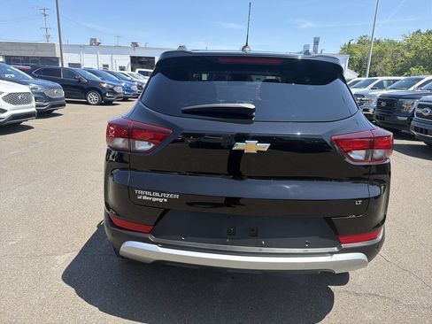 Used 2021 Chevrolet TrailBlazer LT w/ Convenience Package FWD image 4