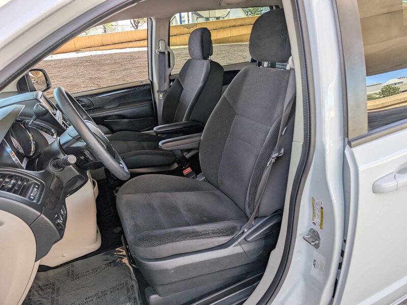 Used 2018 Dodge Grand Caravan SE FWD image 18