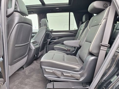 Certified 2025 Cadillac Escalade Premium Luxury AWD/4WD image 13