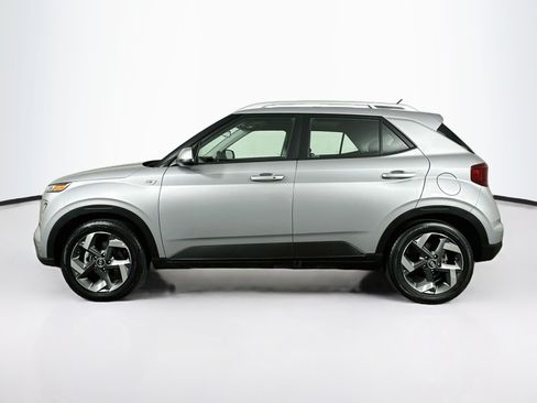 Used 2025 Hyundai Venue SEL FWD image 4