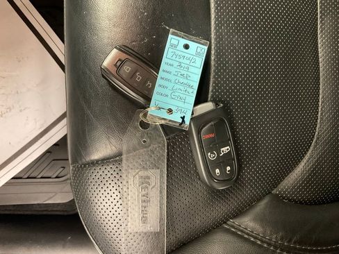 Used 2019 Jeep Cherokee Limited image 28